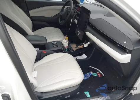 2022 Ford Mustang Mach-E Premium z USA, uszkodzony, nr VIN 3FMTK3R75NMA26750